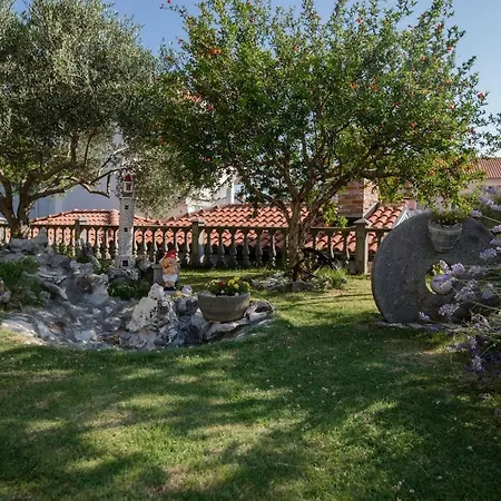 Larissa アパート *