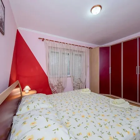 Larissa アパート *