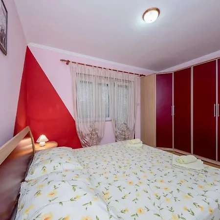 Larissa Apartment *