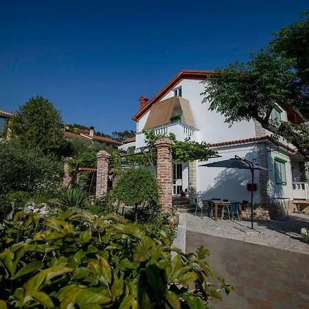 Appartement Larissa Rab Town